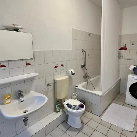 Im Herzen Von Innenstadt & Hbf Fusslaeufig, Mit Privatparkplatz Neumünster