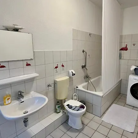 Im Herzen Von Innenstadt & Hbf Fusslaeufig, Mit Privatparkplatz Neumuenster