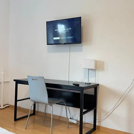 Im Herzen Von Innenstadt & Hbf Fusslaeufig, Mit Privatparkplatz * Neumuenster