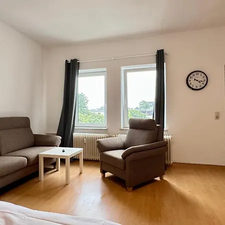 Apartment Im Herzen Von Innenstadt & Hbf Fusslaeufig, Mit Privatparkplatz Neumuenster