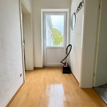 Apartment Im Herzen Von Innenstadt & Hbf Fusslaeufig, Mit Privatparkplatz Neumuenster