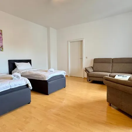 Im Herzen Von Innenstadt & Hbf Fusslaeufig, Mit Privatparkplatz *