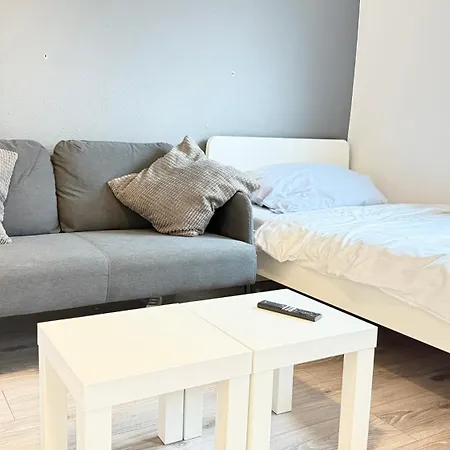 Apartment Im Herzen Von Innenstadt & Hbf Fusslaeufig, Mit Privatparkplatz Neumuenster