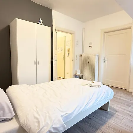 Im Herzen Von Innenstadt & Hbf Fusslaeufig, Mit Privatparkplatz * Neumuenster