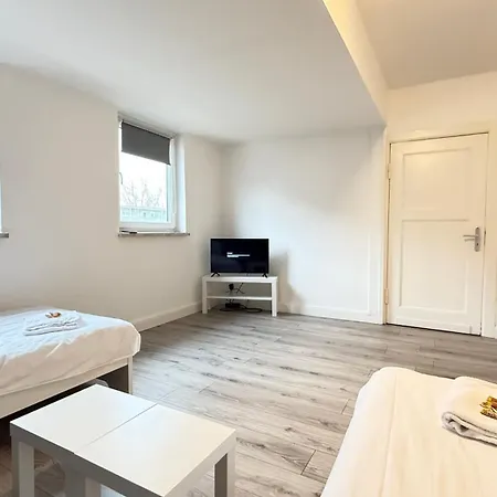 Im Herzen Von Innenstadt & Hbf Fusslaeufig, Mit Privatparkplatz *