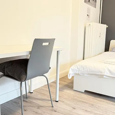 Im Herzen Von Innenstadt & Hbf Fusslaeufig, Mit Privatparkplatz * Neumuenster