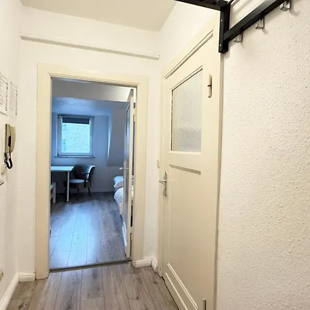 Im Herzen Von Innenstadt & Hbf Fusslaeufig, Mit Privatparkplatz Apartment Neumuenster