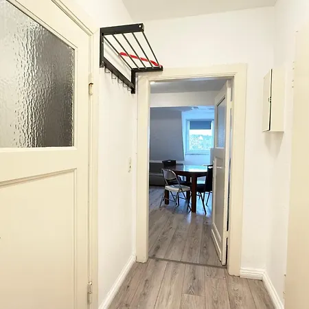 Apartment Im Herzen Von Innenstadt & Hbf Fusslaeufig, Mit Privatparkplatz Neumuenster