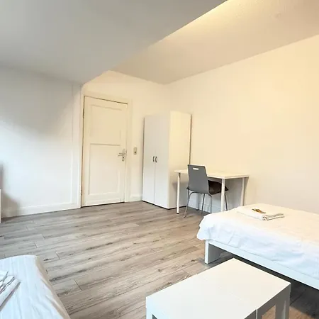 Im Herzen Von Innenstadt & Hbf Fusslaeufig, Mit Privatparkplatz *
