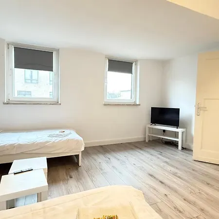 Im Herzen Von Innenstadt & Hbf Fusslaeufig, Mit Privatparkplatz * Neumuenster