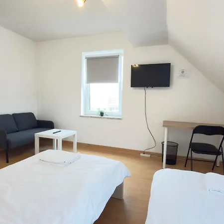 Im Herzen Von Innenstadt & Hbf Fusslaeufig, Mit Privatparkplatz Apartment Neumuenster