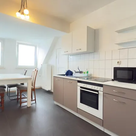 Im Herzen Von Innenstadt & Hbf Fusslaeufig, Mit Privatparkplatz *