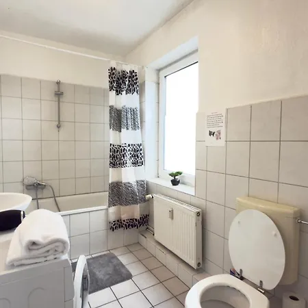 Im Herzen Von Innenstadt & Hbf Fusslaeufig, Mit Privatparkplatz * Neumuenster