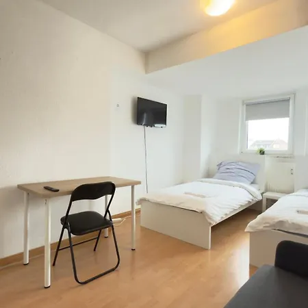 Apartment Im Herzen Von Innenstadt & Hbf Fusslaeufig, Mit Privatparkplatz Neumuenster